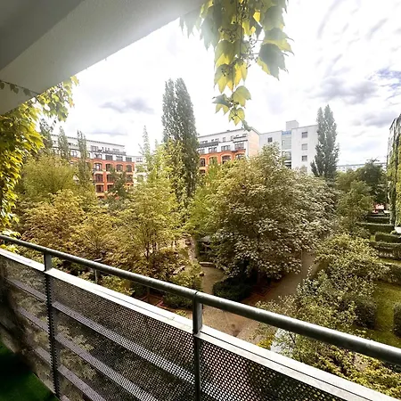 Mosh - Friedrichshain - Alexanderplatz *