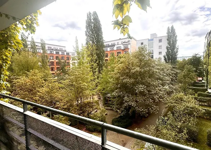 Mosh - Friedrichshain - Alexanderplatz *